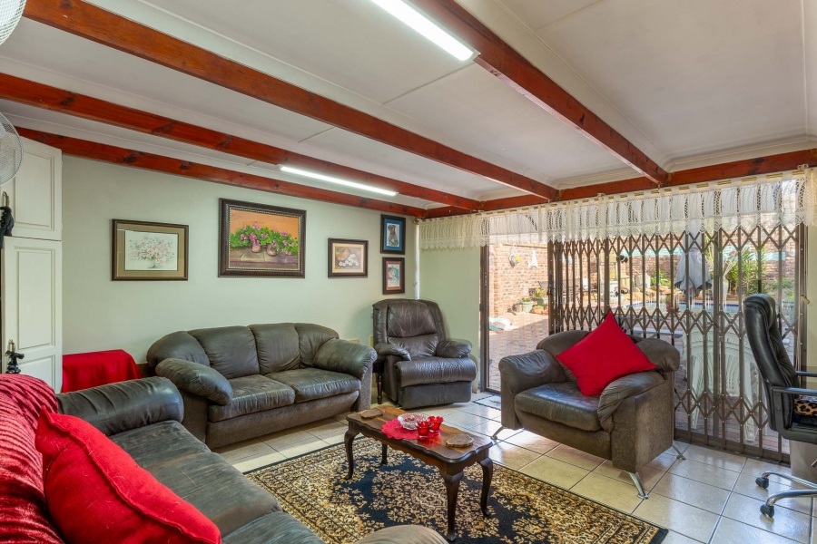 3 Bedroom Property for Sale in Deoville Park Western Cape